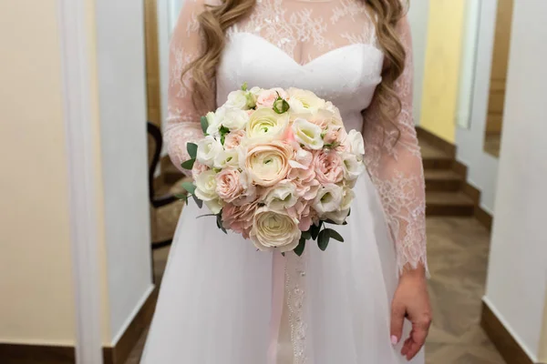 Bride Holding Her Bouquet Closeup — Stock Photo, Image