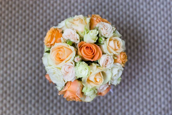 Schöner Brautstrauß Aus Verschiedenen Blumen — Stockfoto