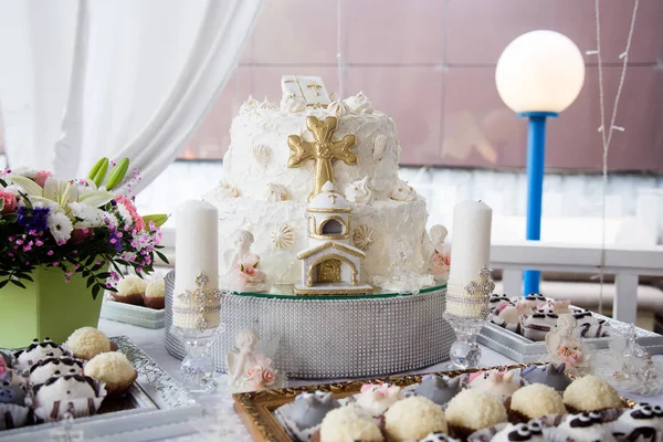 Çok katmanlı vaftiz pasta, güzel Doğum günü pastası