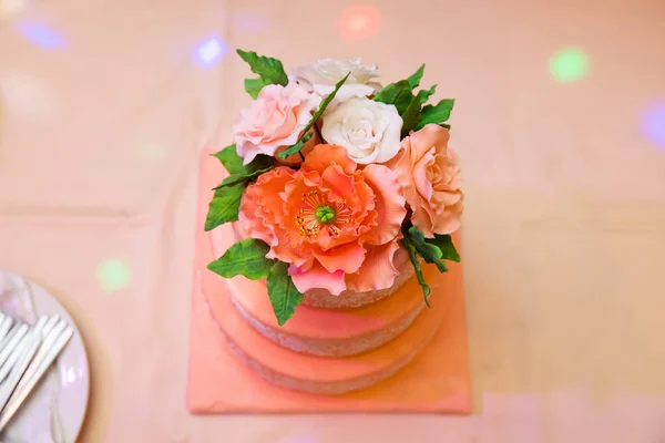 Delicioso Pastel Boda Decorado Con Flores — Foto de Stock