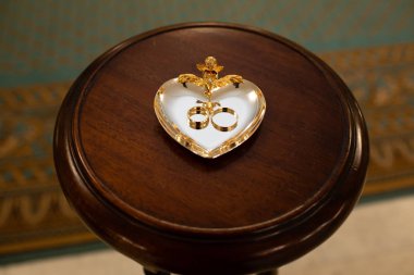 Altın alyans yüzük için stand