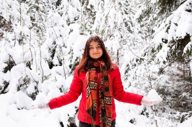 Kış orman kadında. Rus kış