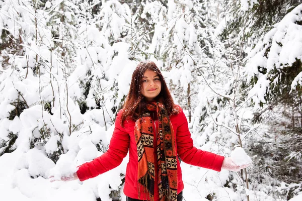 Kış orman kadında. Rus kış