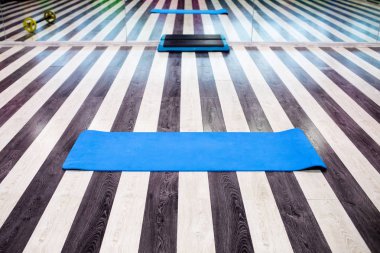 yoga mat iç ile spor