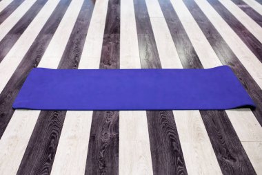 yoga mat iç ile spor