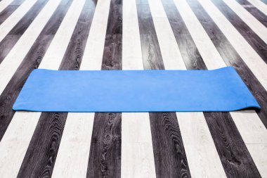 yoga mat iç ile spor