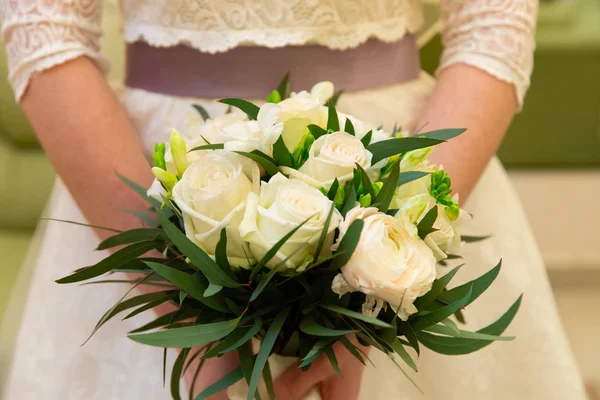 Vacker Bukett Blommor För Bröllopsceremoni Händerna Bruden — Stockfoto