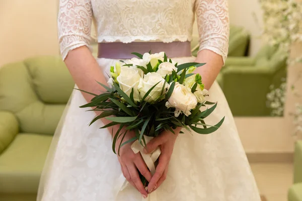 Mooi Boeket Van Bloemen Voor Ceremonie Van Het Huwelijk Handen — Stockfoto