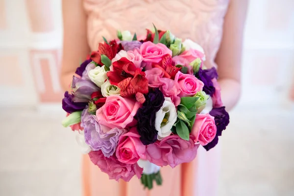 Прекрасный Букет Цветов Свадебной Церемонии Руках Невесты — стоковое фото