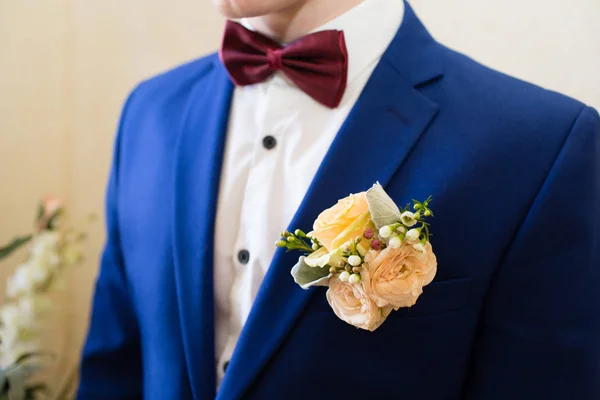 Boutonniere Svatební Oblek Ženicha — Stock fotografie