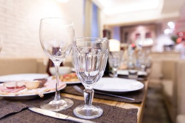 Lokantada servis yaptım.