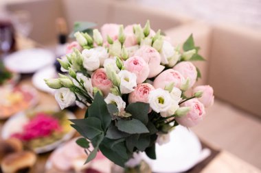 Düğün çiçek kompozisyon. Düğün iç.