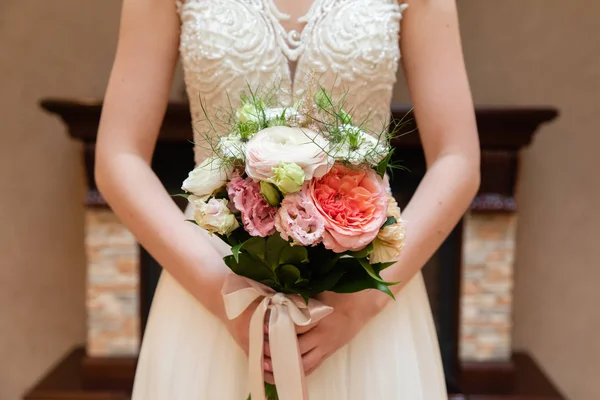 Mooie Bruiloft Boeket Van Bloemen Handen Van Bruid — Stockfoto