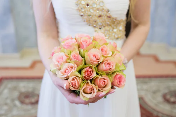 Beau Bouquet Mariage Fleurs Dans Les Mains Mariée — Photo