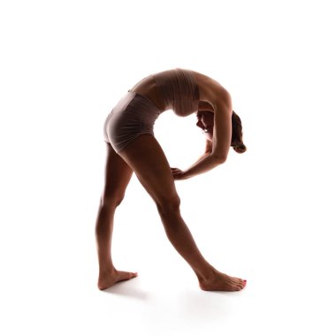 Yoga alfabesi. R harfi Yogi vücut tarafından oluşturulan