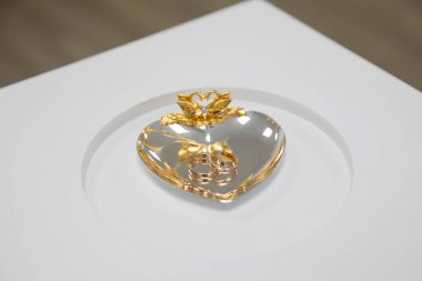 Altın alyans yüzük için stand