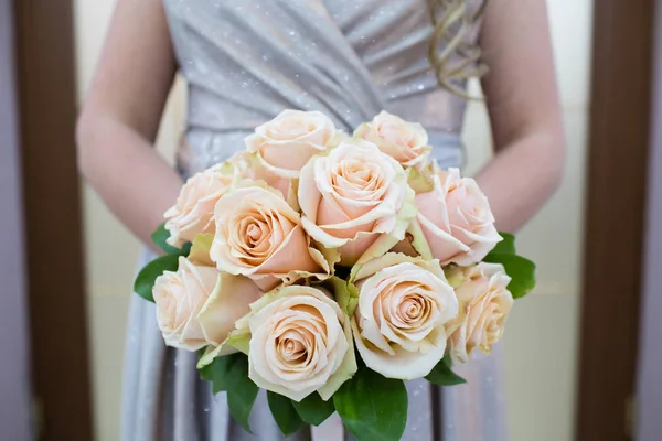 Beau Bouquet Mariage Fleurs Dans Les Mains Mariée — Photo