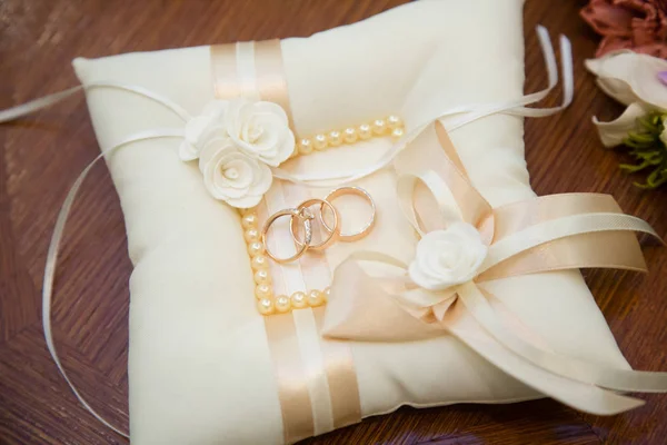 Altın alyans yüzük için stand