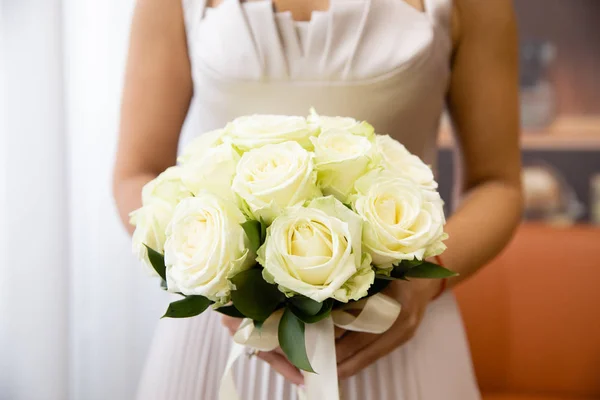 Beau Bouquet Mariage Fleurs Dans Les Mains Mariée — Photo