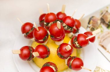 meze açık büfe, sopa, şiş, abur cubur, yemek peynirli domates