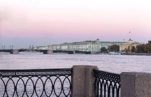 Vista Della Neva Palazzo Inverno San Pietroburgo Tramonto Fiume Neva — Foto Stock