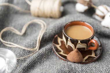 Sıcak fincan, kahve şeker, ip kalp, sıcak kahve, içki ile,