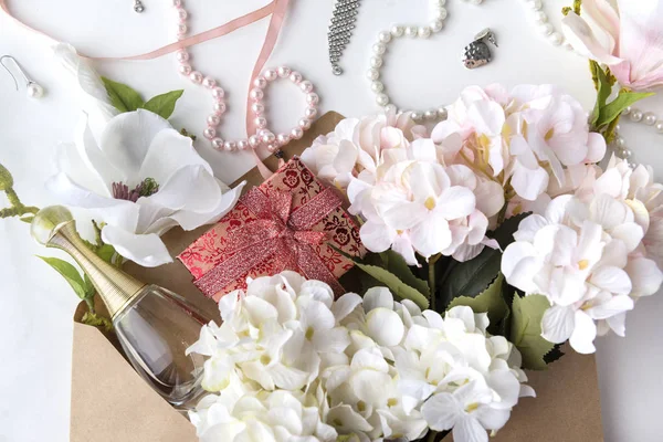 Caixa Presente Flores Hortênsia Magnólia Colar Perfume — Fotografia de Stock