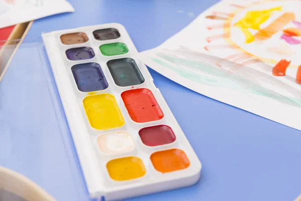 Набор Разноцветных Акварельных Красок Детский Рисунок — стоковое фото