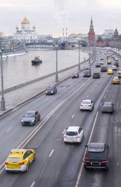 Moskova, setin Moskova Nehri, arabalar, yol, trafik, nehir, günbatımı, görünümü, şehir, Christian Church Savior