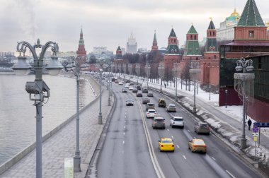 Moskova, Moskova Nehri, Kremlin duvarı yol Kremlin çıkabilir araçlarda