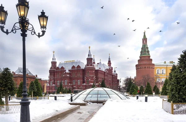 Moscú Torres Del Kremlin Edificio Histórico Del Museo Pájaros Cielo —  Fotos de Stock