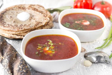 borsch, krep, ekmek 2 tabak,