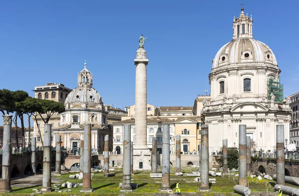 Fórum de Trajano em Roma, ruínas antigas — Fotografia de Stock