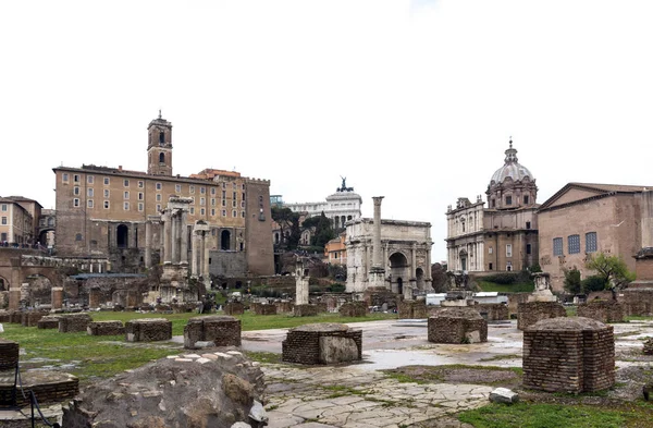 Ruinas del foro romano, edificios en la colina del Capitolio en Roma —  Fotos de Stock