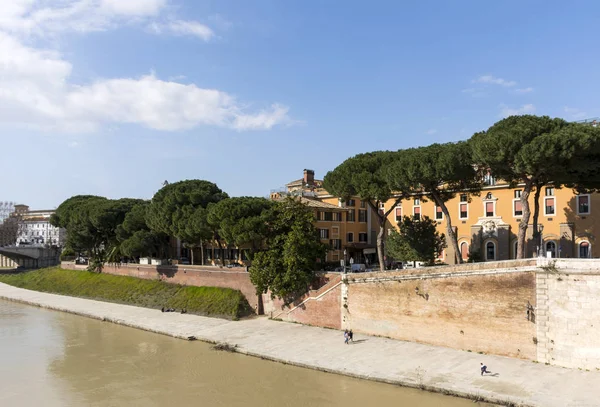 Aterro do rio Tibre em Roma — Fotografia de Stock