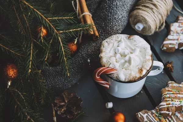 1 mug of hot chocolate, cocoa with marshmallows and Lollipop, fi — Stock Photo, Image