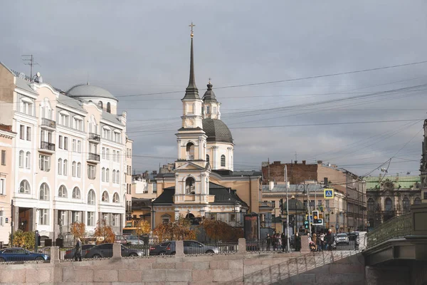 2010 년 12 월 1 일에 확인 함 . Street in the center of St. Petersburg market day October 2019, — 스톡 사진