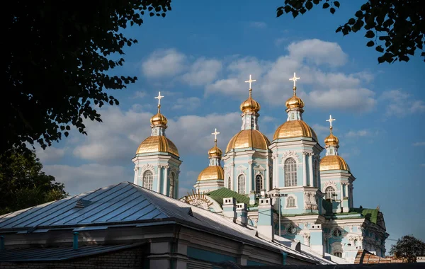 Золотые Купола Православной Церкви Святого Николая Санкт Петербурге Против Голубого — стоковое фото