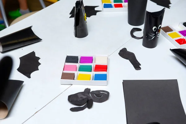 Різнокольоровий Пластилін Дитячі Вироби Чорного Паперу Підготовка Свята Хеллоуїн — стокове фото