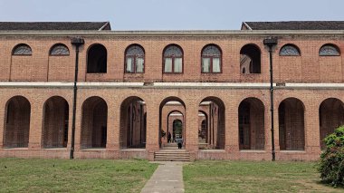 Hindistan 'daki Orman Araştırma Enstitüsü İkonik Sömürge Yapısı. Yüksek kalite fotoğraf