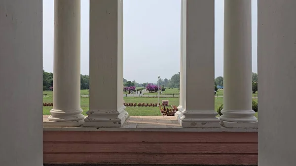 FRI Dehradun 'un büyük direği. Yüksek kalite fotoğraf