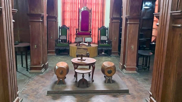 Zarif ahşap mobilya işçiliği ve tasarımı. Yüksek kalite fotoğraf