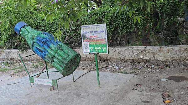Çöp 'ten Hazine' ye, Hindistan 'da Şişe Sanatı Araştırması. Yüksek kalite fotoğraf