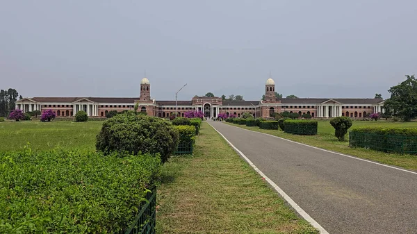 Orman Araştırma Enstitüsü, Hindistan 'daki Premier Araştırma Enstitüsü. Yüksek kalite fotoğraf