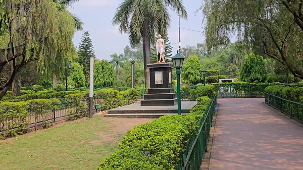 Doğal Işıktaki Huzurlu Mahatma Gandhi Anıtı. Yüksek kalite fotoğraf