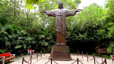 Metal Marvel: İsa Çarpıcı Detaylarda Kurtarıcı. Yüksek kalite 4k görüntü