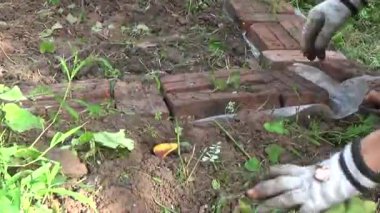 Bahçede ot öldürücü