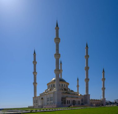 Kıbrıs 'ın en büyüğü olan Büyük Suat Günsel Camiinin yüksek çözünürlüklü görüntüsü.