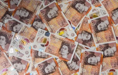 Yakın plan İngiliz 10 sterlin banknotları, finans, ekonomi ve iş zenginliği kavramı.