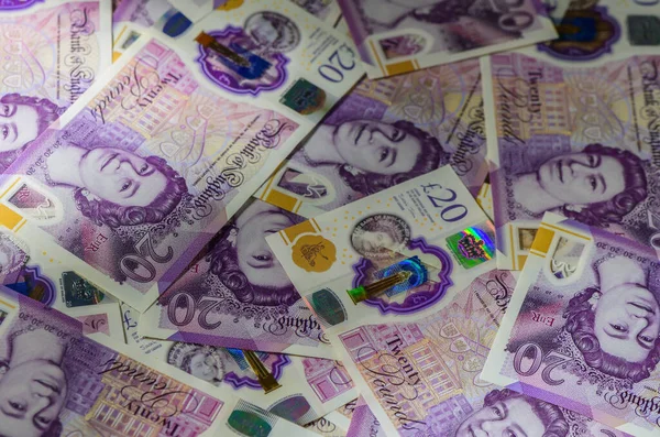 20 İngiliz sterlininin yığıldığı banknotlar para, finans, tasarruf ve İngiltere ekonomisini temsil eden finansal bir geçmiş oluşturuyor..